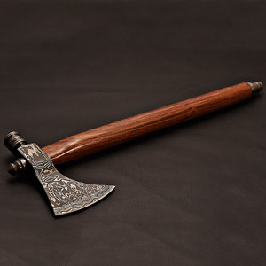 Hacha con Patrón Damasco, Cabeza de Acero Hecha a Mano, Mango de Madera, Colección Tradicional para Exteriores - Product Image 2
