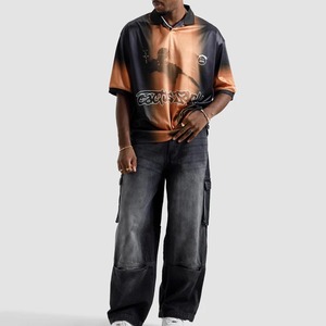 Polo Homme Oversize Streetwear à Manches Courtes, Motif Imprimé Dégradé Noir Orange, en Polyester Tissé avec Logo Frontal - Product Image 3