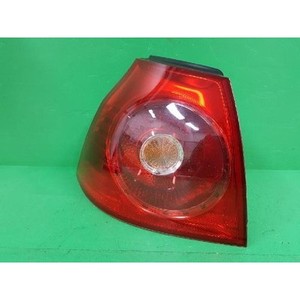 Luz Trasera Izquierda Exterior Usada OEM 1K6945096AA para Golf 2007-2014 - Product Image 1