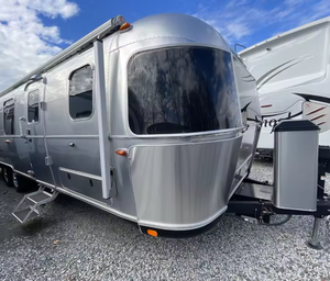 Camping-cars et caravanes d'occasion abordables 2023 2021 2020 Air Classic 33FB Twin 33 pieds avec batteries au lithium 200Ah disponibles - Product Image 3