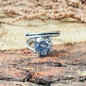 Anillo Solitario de Latón con Diseño Moderno y Minimalista, Anillo de Latón Plateado para Mujer, Joyería Clásica de Compromiso, Venta al Por Mayor - Product Image 1