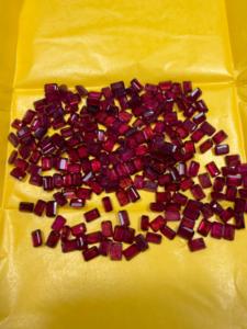 พลอยคอรันดัมสังเคราะห์ทรงเหลี่ยมมรกตสีแดงอ่อนจาก Glassfield สำหรับทำเครื่องประดับ - Product Image 2