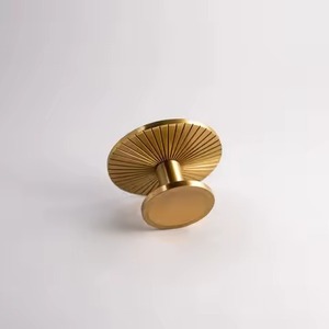 Pomos de Puerta Metálicos con Acabado Dorado, Manijas Decorativas para Puertas Interiores y Exteriores, Herrajes Decorativos - Product Image 5