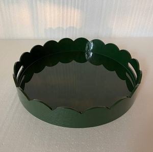 Bandeja de Laca de Estilo Moderno Hecha a Mano, Bandeja Redonda con Borde Decorativo Festoneado Inspirado en Flores - Product Image 2