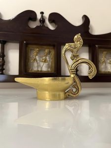 Lámpara de aceite tradicional de latón con mango de pavo real, chapada en oro, artesanía decorativa, arte coleccionable - Product Image 5