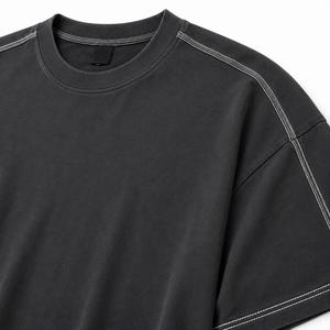 Camiseta Casual Negra Oversize de Cuello Redondo y Manga Corta para Hombre, con Estampado y Logotipo Frontal Personalizado, Tejido de 220g, MOQ Bajo - Product Image 4