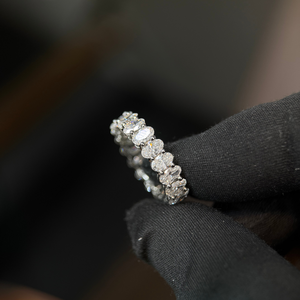 Anillo de Eternidad Ovalado de Oro Blanco de 14K con Diamantes de 0.20 Ct Cada Uno, Cultivados en Laboratorio, Certificados por IGI, Joyería de Boda Premium - Product Image 5