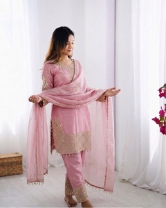 Conjunto de traje listo para usar de seda romana con bordado pesado de lentejuelas, encaje Moti, Kurti, pantalón y Dupatta de seda GMY (HHI 540) - Product Image 5