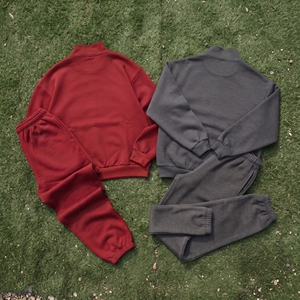 Ensemble de survêtement personnalisé éco-responsable coupe-vent style hip-hop avec veste zippée et pantalon de survêtement en molleton 450 g/m² pour hommes et femmes en polyester/coton - Product Image 2