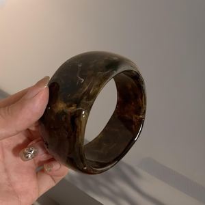 Bracelet en résine haut de gamme, léger et confortable à porter, artistique, élégant, couleur personnalisée, motif ange - Product Image 6