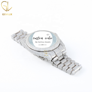 Montre de luxe pour homme personnalisée avec cadran romain entièrement serti de moissanite D VVS, mouvement automatique, passe le test du diamant - Product Image 3