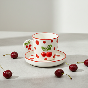 Tasse et soucoupe en porcelaine fine de qualité supérieure 3460984A-0.2 NOUVEAU, motif Poinsettia et points rouges estampés - Product Image 1