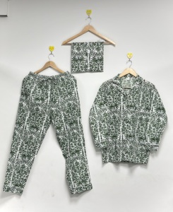 Conjunto de Pijama para Mujer 100% Algodón |   Conjunto de Pijama con Estampado Botánico Hecho a Mano |   Ropa de dormir suave con bolsa a juego - Product Image 6