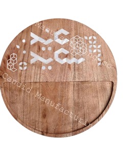 Plateau de service rectangulaire en bois antique avec design en rotin, fabriqué à la main en Inde pour la maison et la restauration - Product Image 2