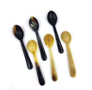 Cucharón de sopa de cuerno de búfalo hecho a mano de primera calidad y pinzas para ensalada de cuerno de vaca, juego de cubiertos de cuerno para comedor a un precio asequible. - Product Image 3