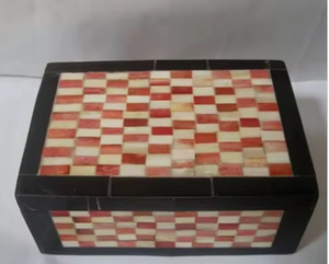 Caja Decorativa Artesanal con Incrustaciones de Hueso a Cuadros Rojos y Blancos, Caja de Joyería de Resina de Lujo con Cajas de Madera Modernas Negras - Product Image 5