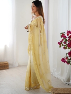 Sari de Rayón con Adornos KV, Estilo Bollywood (Amarillo) - Ropa de Fiesta de Secado Rápido y Sin Arrugas - Product Image 3
