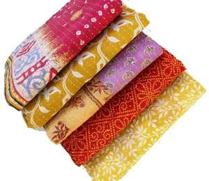 Colcha Reversible Bohemia de Algodón Vintage con Bordado Floral Gudri Kantha Hecha a Mano de Bangladesh, Venta al por Mayor - Product Image 4