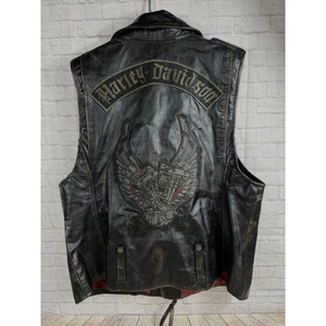 Gilet de motard vintage en cuir véritable noir avec patch brodé au dos, fermeture éclair sur le devant et finition vieillie pour homme - Product Image 2