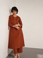 Robe midi marron à col en V avec broderie florale, manches trois quarts, coupe ample, tenue décontractée pour tous les jours, tissu tissé 100% coton