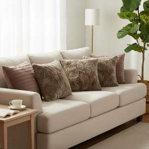 Juego de 5 Fundas de Almohada de Felpa Marrón LuxeFur y Funda de Tela para Sofá con Aspecto de Cuero Plegado Color Óxido para Decoración del Hogar - Product Image 2