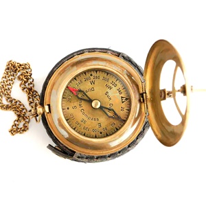 Brújula de Latón con Dial Analógico, Estilo Retro, Multifunción, para Senderismo y Navegación al Aire Libre, con Cadena - Product Image 4