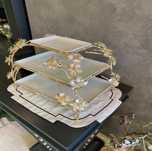 Elegante soporte de servir de dos niveles en metal dorado con intrincados diseños cortados a láser y un asa superior; disponible a precios de mayorista. - Product Image 1