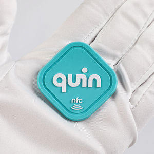 Patch personnalisé en PVC caoutchouc thermocollant 3D gaufré lavable avec étiquette NFC RFID et logo clair et lisible - Product Image 3