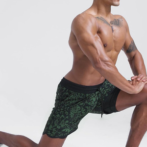 Shorts de sport sublimés pour hommes, durables, avec logo personnalisé, respirants et anti-transpiration, pour l'entraînement et l'exercice. - Product Image 5