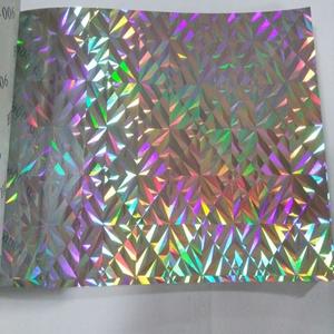 ฟิล์มบรรจุภัณฑ์ใสแบบ 3 มิติ BOPP CPP PET ฟิล์มเมทัลไลซ์แบบม้วนจัมโบ้ ฟิล์มโฮโลแกรมโพลีเอสเตอร์แบบไดคัท 100 เมตร กันน้ำ - Product Image 2