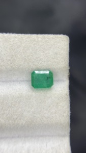 Émeraude naturelle certifiée du Zambie, taille octogonale, pierre à bon lustre, pierre précieuse non montée pour la création de bijoux, 1,01 carat - Product Image 4