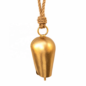 Campana Clásica del Templo Dorado con Cuerpo Curvo Esculpido, Textura Metálica Antigua y Cordón Colgante de Fibra Natural - Product Image 1