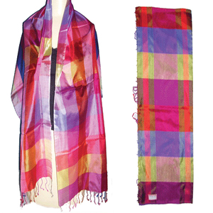 Foulard carré en satin effet soie 50x50 cm, personnalisable avec logo, style décontracté d'été pour femme, motif DANA, 100% soie, vente en gros - Product Image 4