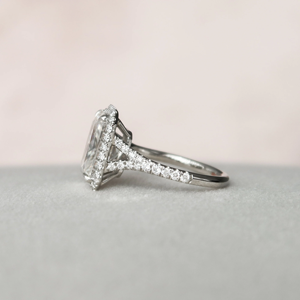 แหวนเพชรทรงรัศมีเจียระไนประณีตสำหรับผู้หญิง ทอง 14K ดีไซน์คลาสสิกแบบวงแหวนล้อมเพชร ได้รับการรับรองจาก IGI เพชรเพาะเลี้ยงในห้องปฏิบัติการ - Product Image 4