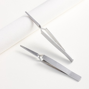 Pince à ongles plate réutilisable pour manucure, repousse-cuticules de 12 cm, pince de précision pour une finition lisse et usage en salon - Product Image 5
