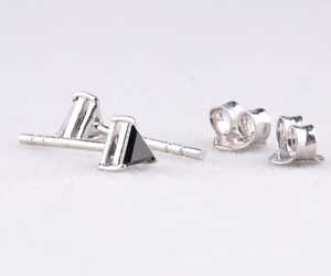 Boucles d'oreilles clous modernes bohèmes en diamant naturel poivre et sel taille triangle, plaqué or, certifiées IGI, pour femme - Product Image 3