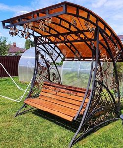 Balançoire vintage en fer forgé - Magnifique chaise suspendue en métal pour véranda, idéale pour se détendre dans le jardin, la cour et la terrasse. - Product Image 4