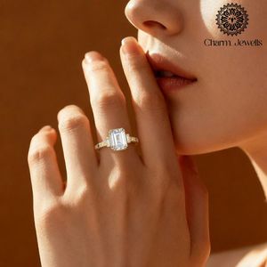 Bague de Fiançailles et d'Éternité Classique pour Femme Charm_Jewells en Argent Plaqué Or Rose 18K avec Moissanite Taille Coussin et Sertissage à Griffes IGI - Product Image 1