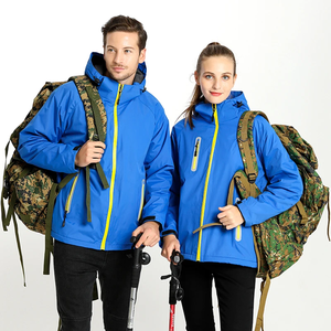 Chaqueta Deportiva Impermeable de Invierno con Capucha y Bolsillos con Tiras Reflectantes Personalizadas - Product Image 6