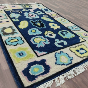 Tapis en laine bleu pastel abstrait style Oushak noué à la main, à poils coupés, vintage, fait main, pour décoration de salon, 1 pièce, à prix réduit - Product Image 1