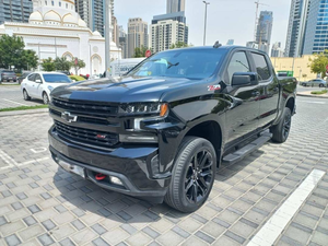 Chevrolet <span class=keywords><strong>Silverado</strong></span> 1500 RST Crew Cab Short Bed 4WD d'occasion 2022, disponible en version conduite à gauche et à droite - Product Image 3