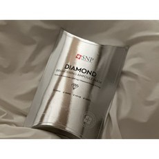 Masque Ampoule Éclaircissant Diamant SNP, 1 Paquet de 15 Feuilles, Ingrédients Biologiques pour le Blanchiment du Visage - Product Image 1