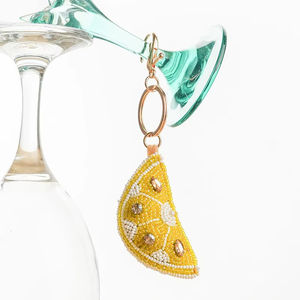 Breloques en perles de rocaille à motifs de fleurs d'orchidée rose, breloques étoiles personnalisées mignonnes pour usage quotidien, cadeau pour fille, nouveau style tendance pour la création de bijoux perlés - Product Image 1