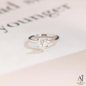 Bague Solitaire Tendance en Moissanite Certifiée IGI Coupe Triangle pour Femme, Plaqué Or 18K, Bijou Cadeau pour Fiançailles et Mariage - Product Image 2