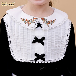 Robe en velours noir DR4506 pour enfants, style décontracté automne, motif floral, 100% coton, smockée à la main, silhouette trapèze, écologique - Product Image 3