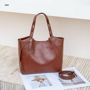 Sac fourre-tout pour femme en cuir de vachette véritable BQ20589 avec doubles poignées et bandoulière amovible - Product Image 2