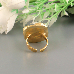 Bold fashion jewelry <b>ring</b> purple cat's eye labradorite green onyx texture metal brass <b>ring</b> 18k gold plated chunky <b>statement</b> <b>ring</b> - Product Image 6