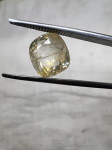 Piedra Suelta de Corindón Genuino de Ceilán de 6.27ct, Corte Cojín Brillante, Color Oro Miel, Venta al Por Mayor - Product Image 2