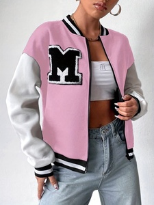 Veste universitaire rose avec manches blanches, logo M sur le devant, blocs de couleur contrastés, fermeture éclair intégrale, col rabattable, pour l'automne - Product Image 1