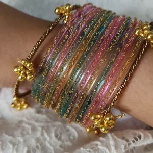 Brazaletes de vidrio hechos a mano, brazaletes de vidrio de diseño, joyería para festivales, accesorios para bodas, brazaletes de vidrio rojos, brazaletes verdes - Product Image 5